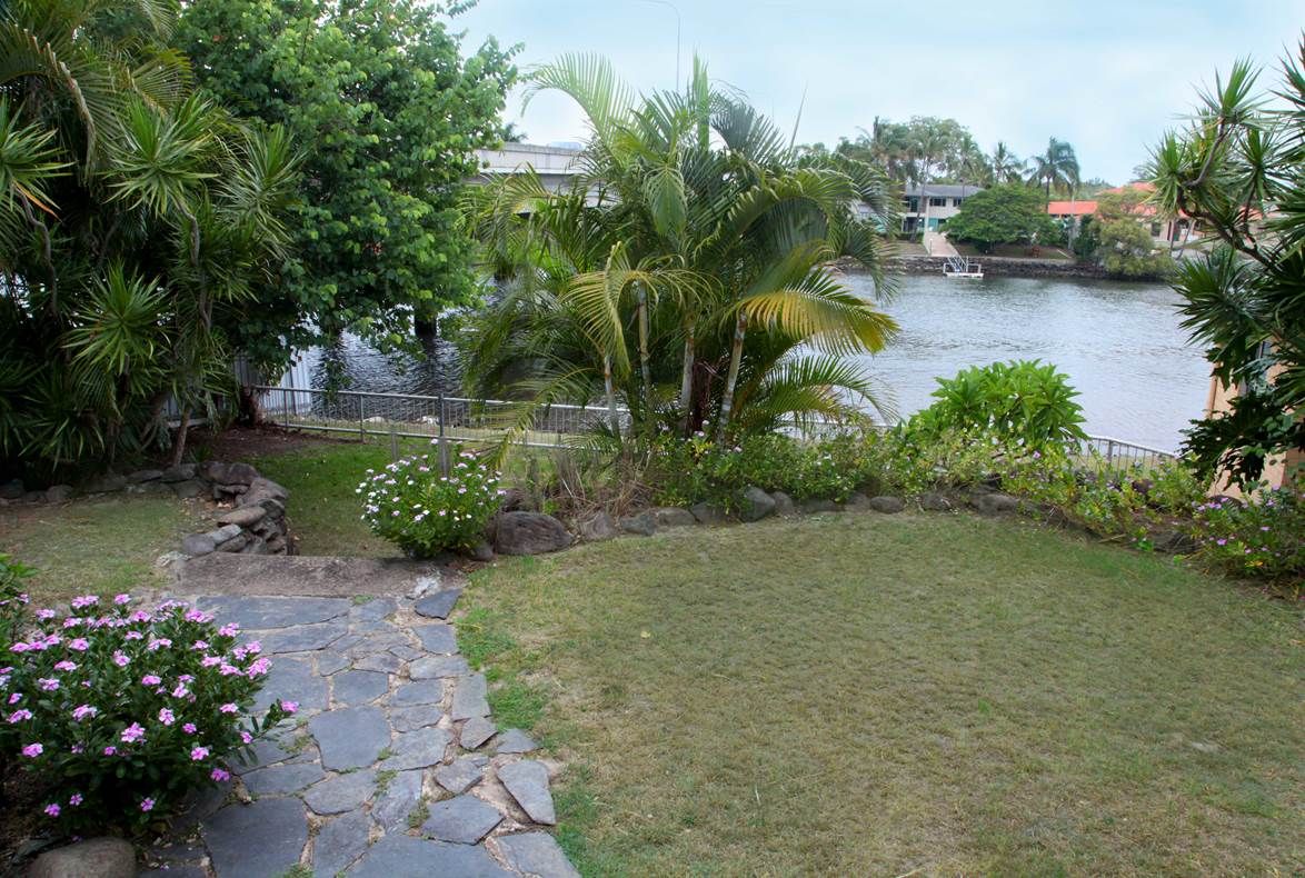 2 Binda Place, SORRENTO, QLD 4217