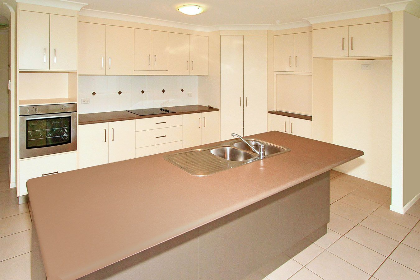 1 Seashell Court, LAMMERMOOR, QLD 4703
