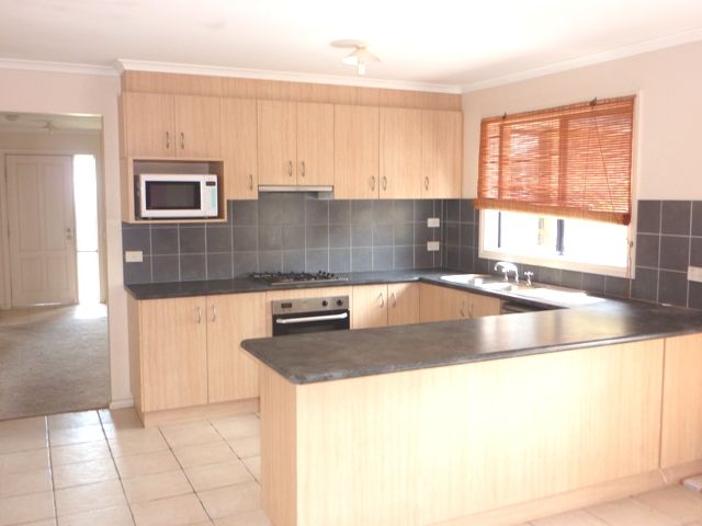 13 Lloyd Webber Drive, CARRUM DOWNS, VIC 3201