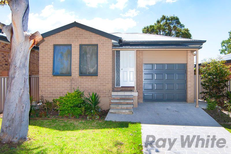 18 Delavia Drive, LAKE MUNMORAH NSW 2259