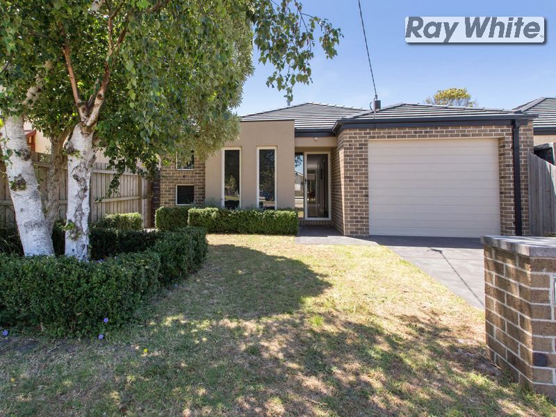 25 Fourth Avenue, ROSEBUD VIC 3939