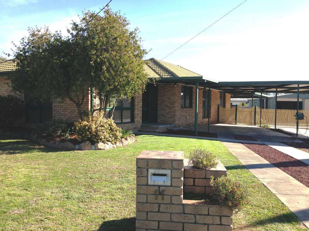 11 Sunnyside Crescent, WALLA WALLA NSW 2659