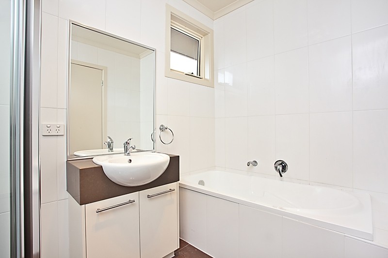 1/8A Atkinson Street, CHADSTONE, VIC 3148