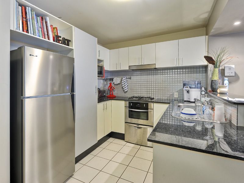 10 Vernon Terrace, TENERIFFE QLD 4005
