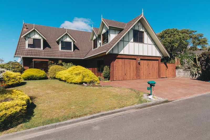 House 9 James Cook Drive, Whitby, Porirua City