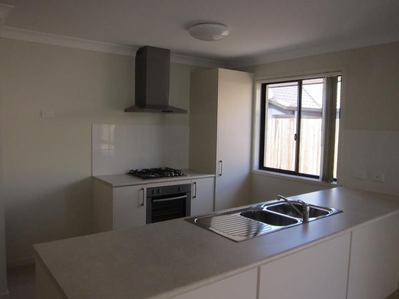 18 Hallvard Crescent, AUGUSTINE HEIGHTS, QLD 4300