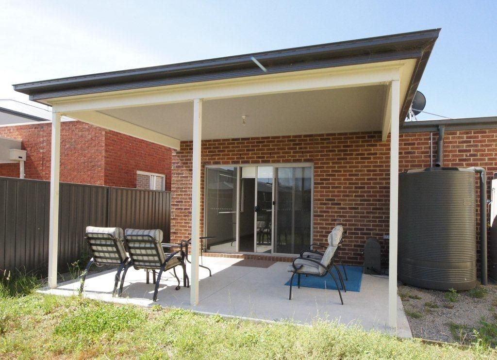 52 Edgeware Close, PAKENHAM, VIC 3810