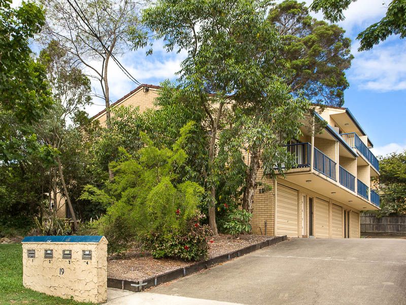 19 Alexandra Street, BALMORAL QLD 4171