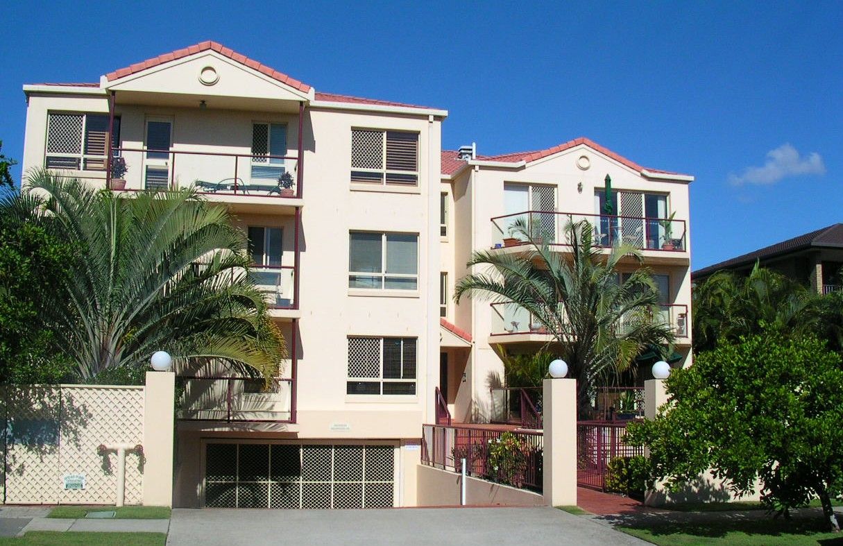 32 Ocean Street, MERMAID BEACH QLD 4218
