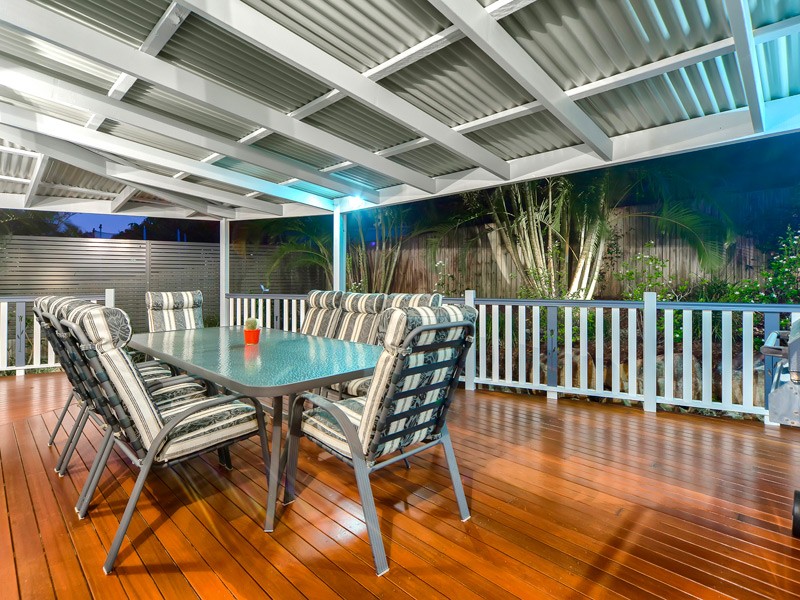 6 Daniel Place, NEWMARKET, QLD 4051