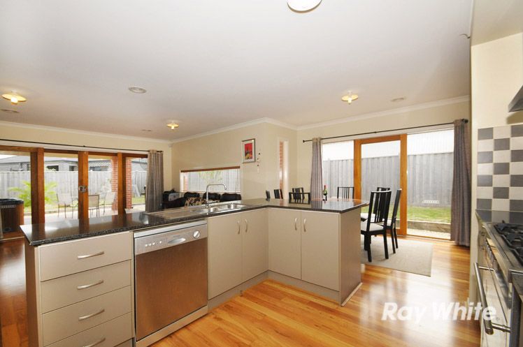 61 Melington Drive, LYNDHURST, VIC 3975