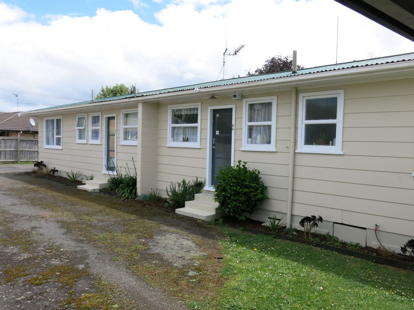 8a and 8b Lee Place, BADER, Hamilton City
