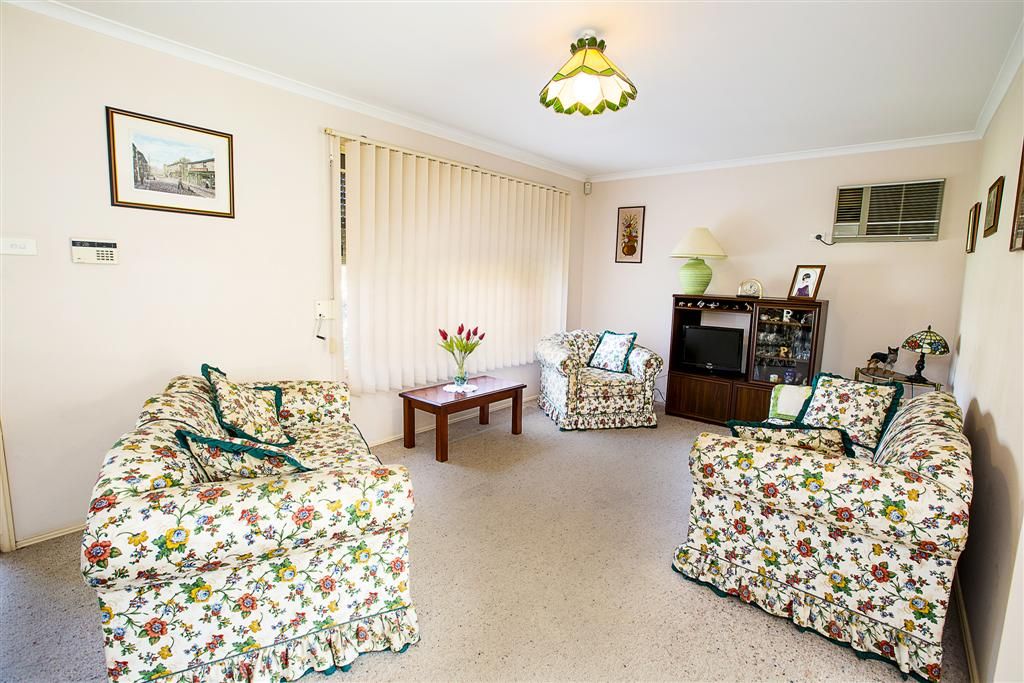 9 Kenneth Slessor Drive, GLENMORE PARK, NSW 2745