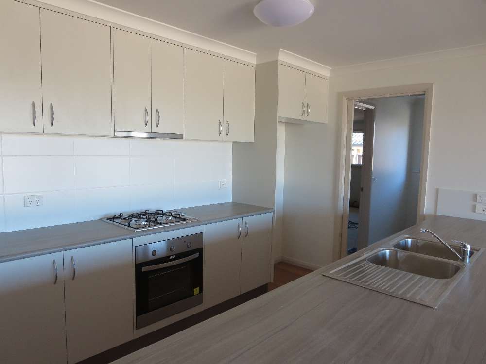 34 Lawson Circuit, LAVINGTON, NSW 2641