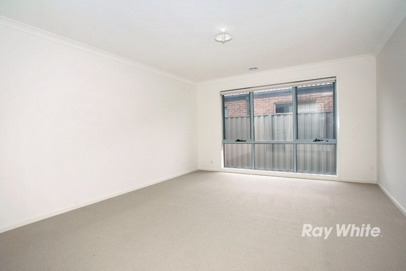 8 Tattle Grove, CRANBOURNE EAST, VIC 3977