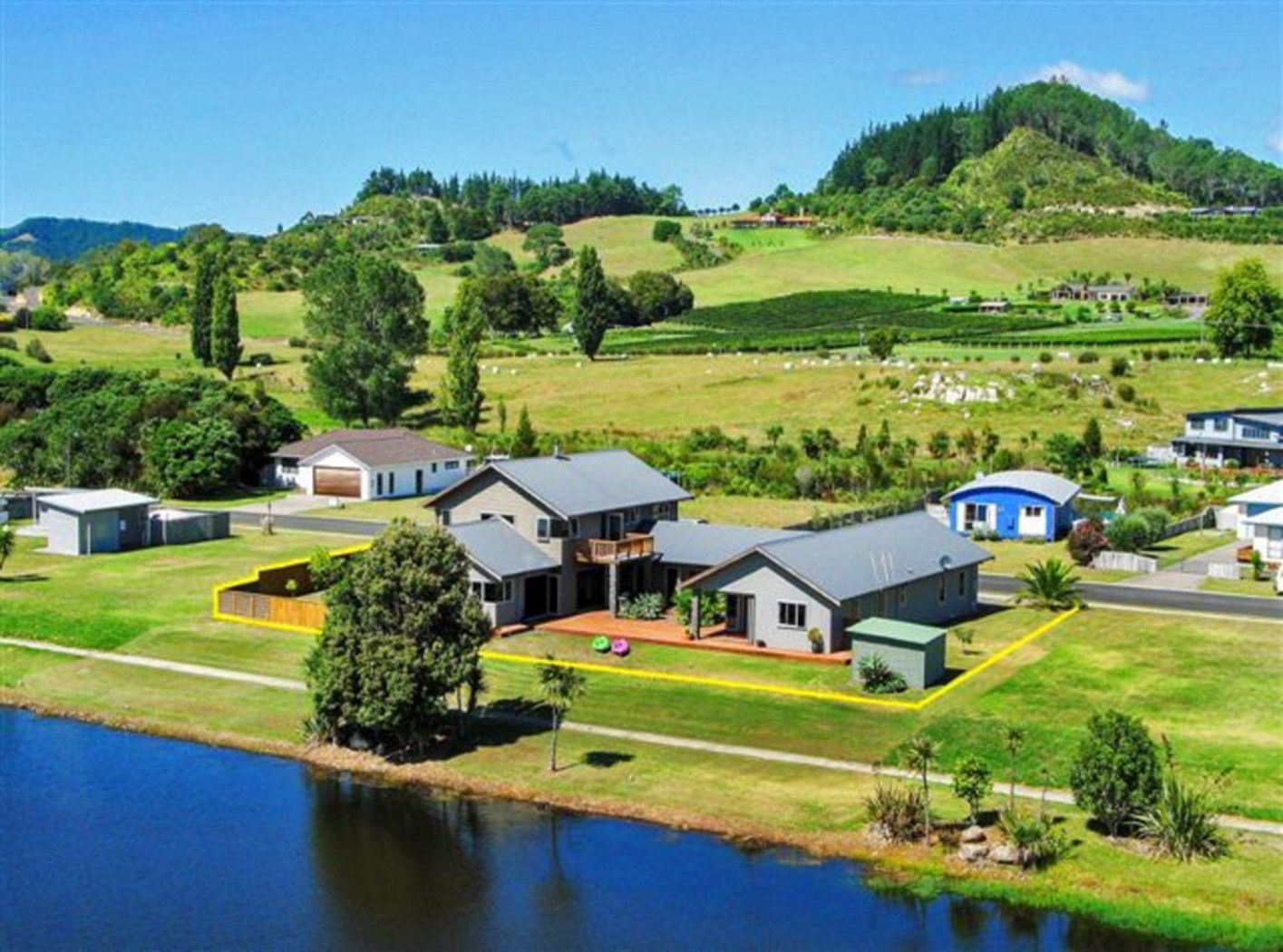 18 Motukorure Parade, COOKS BEACH, Thames Coromandel District