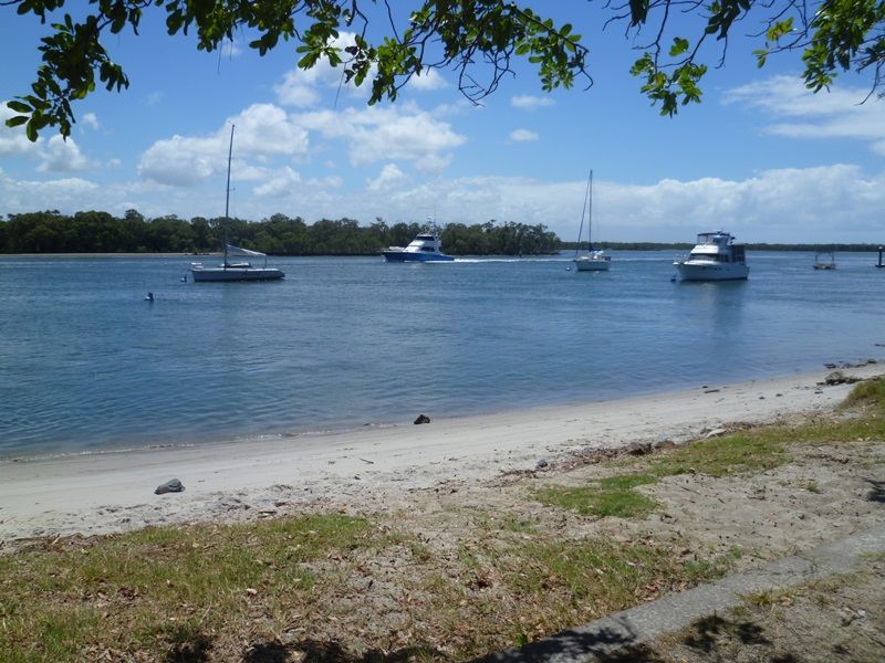 7 Esplanade West, PARADISE POINT QLD 4216