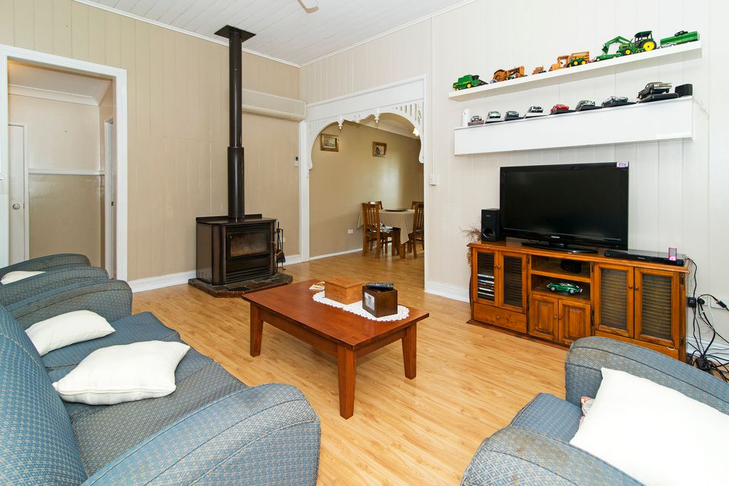 6 Fairfax Street, CAMBOOYA, QLD 4358
