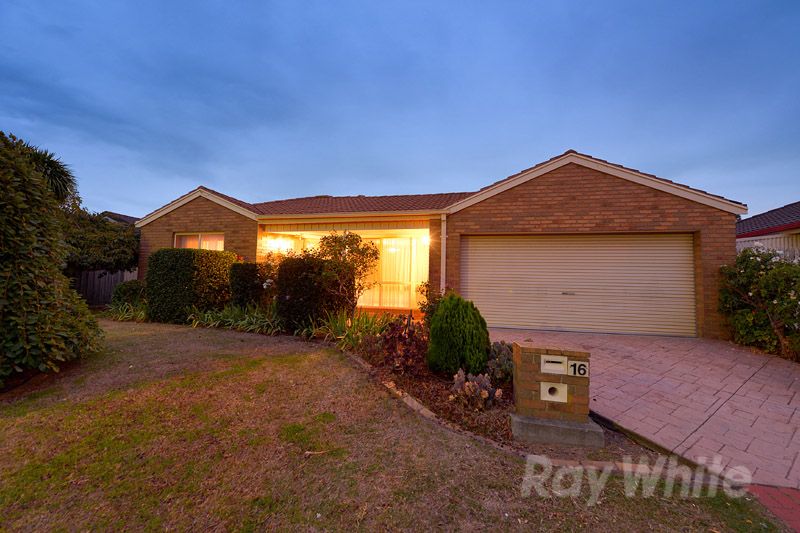 16 Carnoustie Court, ROWVILLE VIC 3178