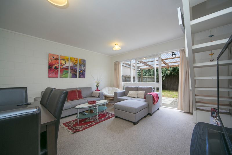 Two Easy Decisions - Onehunga