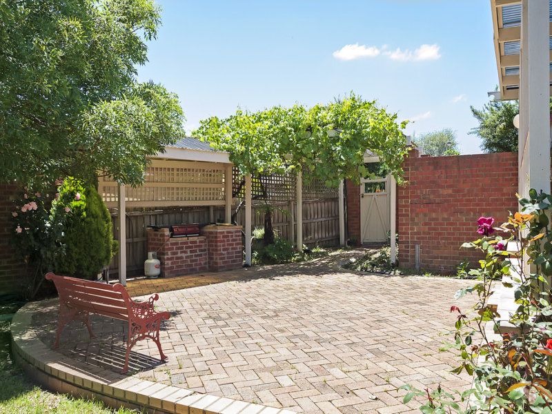 2 Cassia Court, MILL PARK, VIC 3082