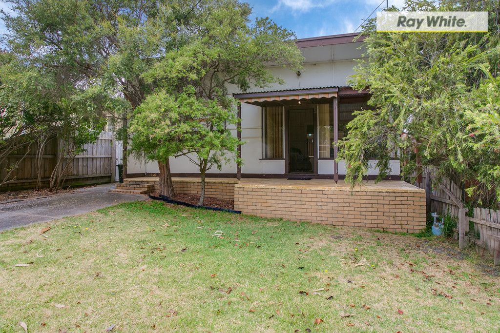 109 Sixth Avenue, ROSEBUD VIC 3939