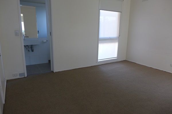4 Hobson Place, DINGLEY VILLAGE, VIC 3172