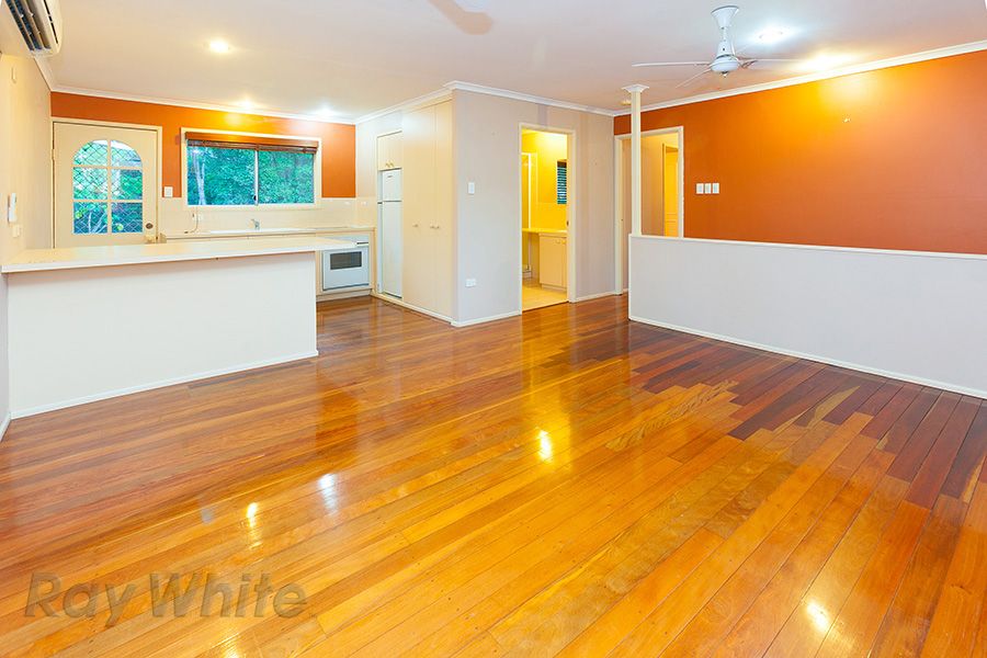 74 Boronia Avenue, HOLLAND PARK WEST, QLD 4121