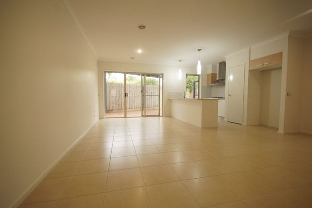 3/8 Grand Central Boulevard, PAKENHAM, VIC 3810