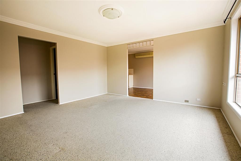 28 Friarbird Crescent, GLENMORE PARK, NSW 2745