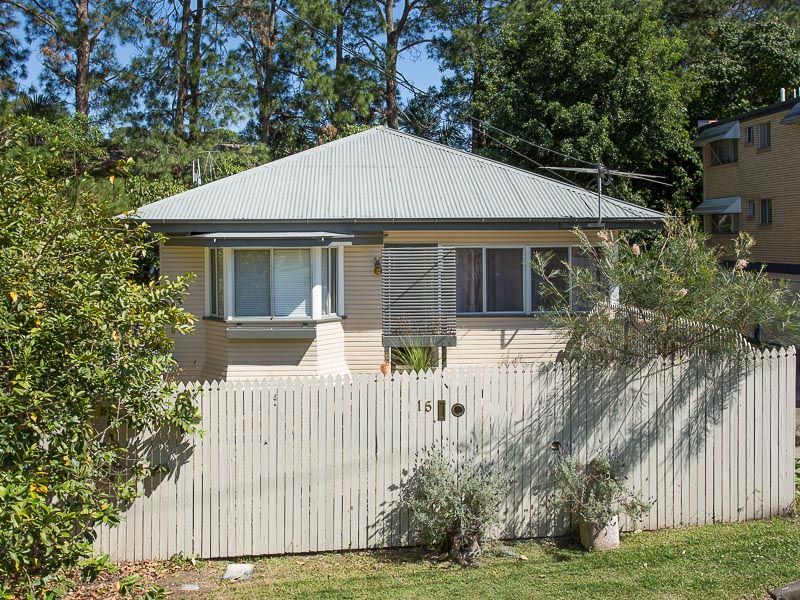 15 Daphne Street, CAMP HILL QLD 4152