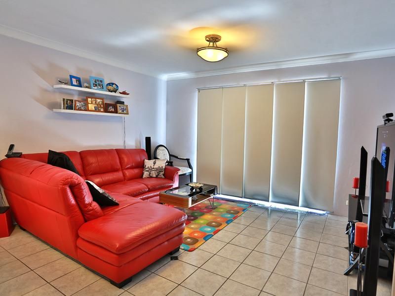 4/8 Lisson Grove, WOOLOOWIN, QLD 4030