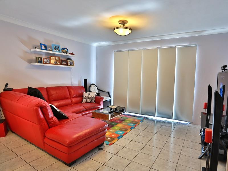 4/8 Lisson Grove, WOOLOOWIN, QLD 4030