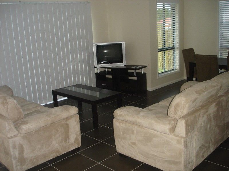 1/4 Nabiac Close, KEARNEYS SPRING, QLD 4350