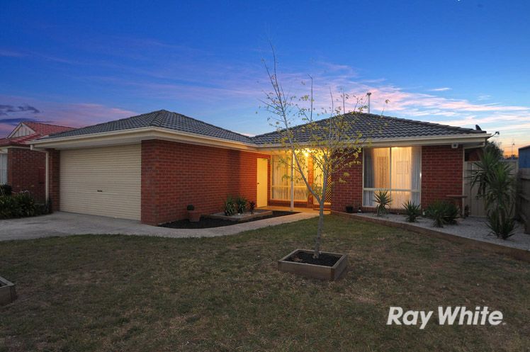 13 Glenaire Crescent, CRANBOURNE WEST, VIC 3977