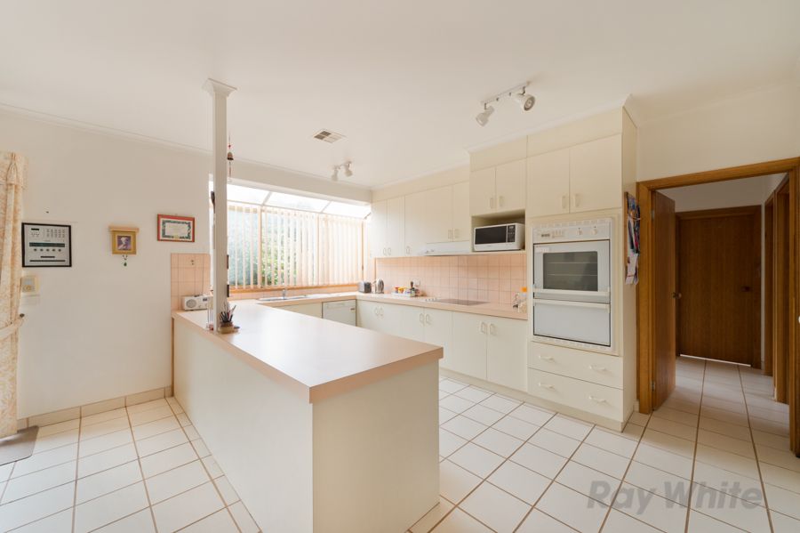 6 Luisa Court, BROOKFIELD, VIC 3338