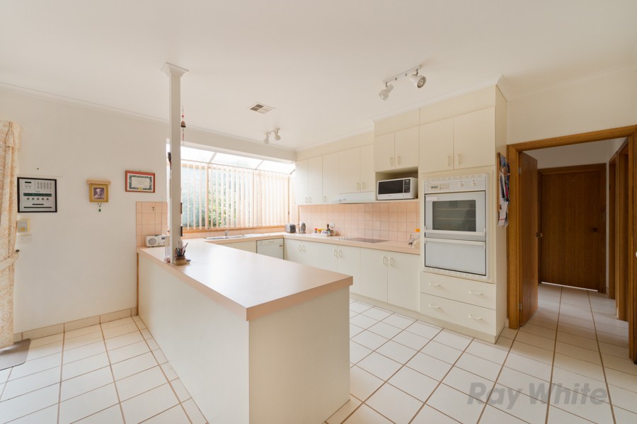 6 Luisa Court, BROOKFIELD, VIC 3338
