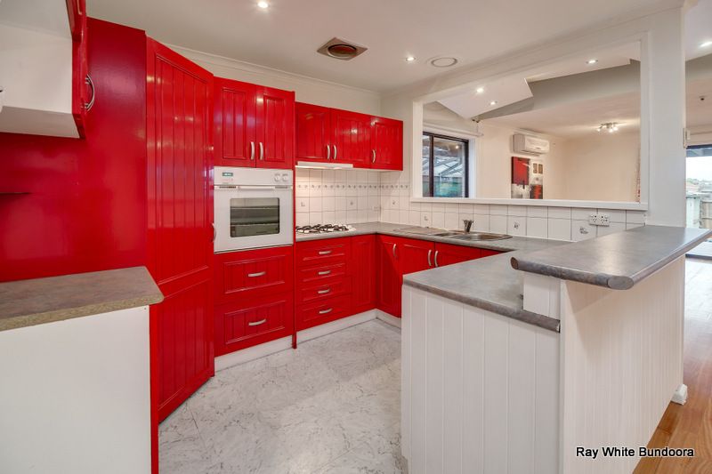 9 Cabernet Crescent, BUNDOORA, VIC 3083