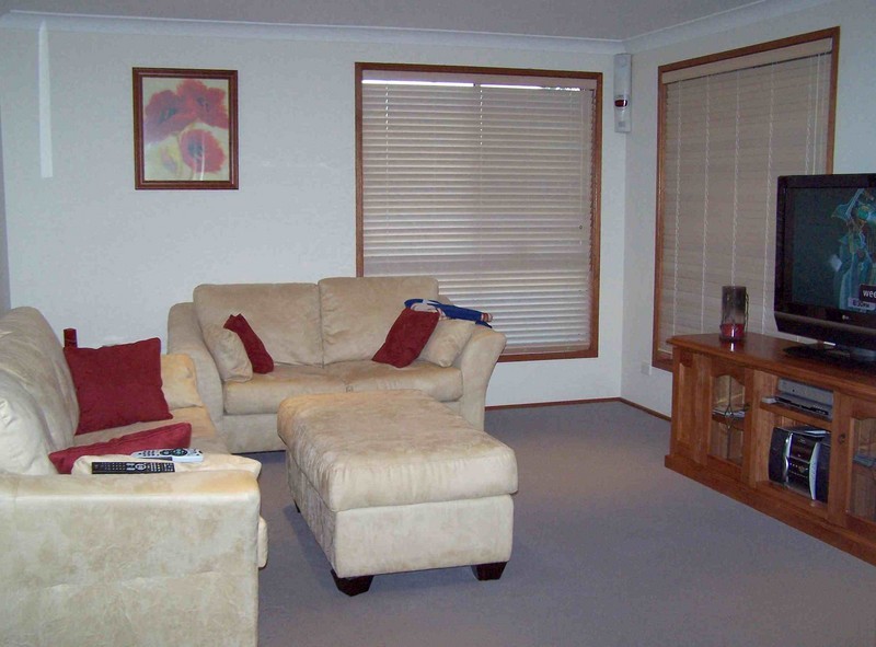 25 Butcherbird Crescent, GLENMORE PARK, NSW 2745