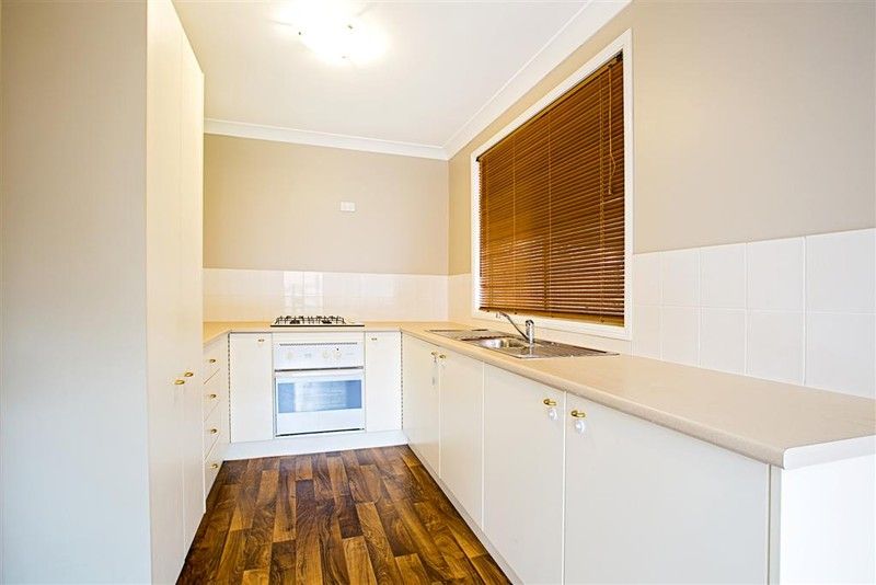 28 Friarbird Crescent, GLENMORE PARK, NSW 2745