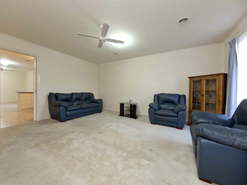 9 Barclay Avenue, FRANKSTON, VIC 3199
