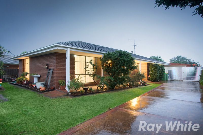 9 Guest Road, PAKENHAM, VIC 3810