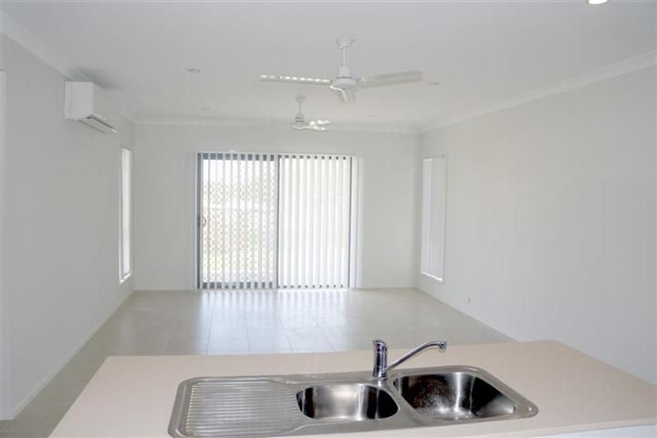 10 Wabby Street, BOYNE ISLAND, QLD 4680