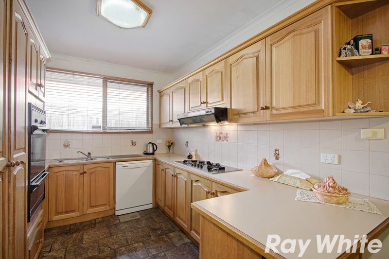 18 Leigh Drive, PAKENHAM, VIC 3810