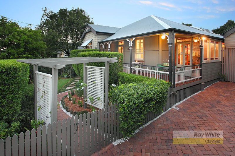 32 Queens Road, CLAYFIELD QLD 4011