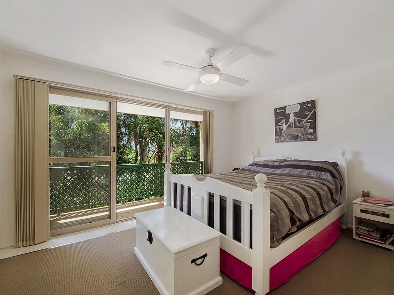 4 Sherwood Close, MUDGEERABA QLD 4213