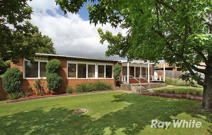 8 Florida Drive, FERNTREE GULLY, VIC 3156
