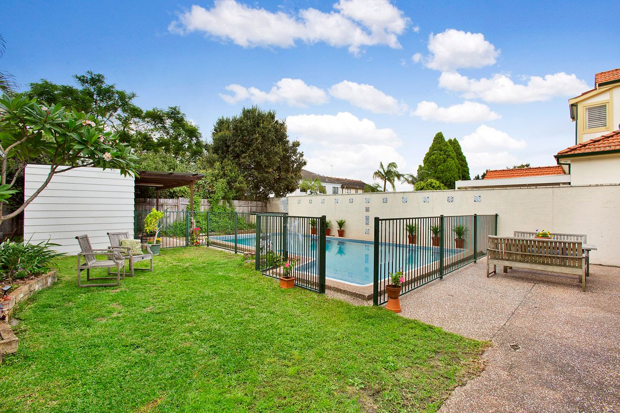 25 Lenore Street, RUSSELL LEA, NSW 2046