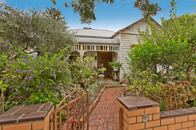 35 Holywood Grove, CARNEGIE, VIC 3163