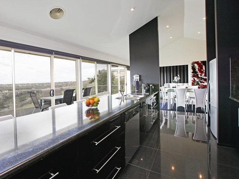 25 Montrose Place, HIGHTON, VIC 3216
